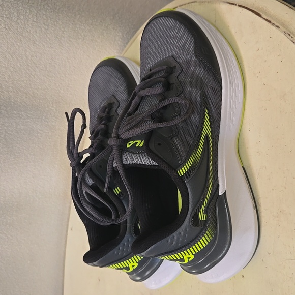 NWOT FILA running shoes - Picture 2 of 5